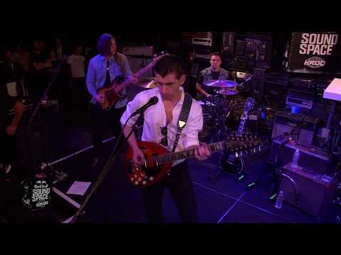 Arctic Monkeys - Do I Wanna Know? (Live)